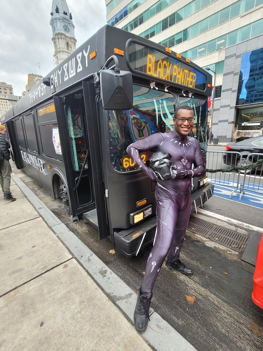 Enigames87's tweet photo. The star And a cosplayer has arrived at the scene ✨️ @SEPTA_SOCIAL @blerdconDC #BlackPanther #blackcosplayer #WakandaForever #septabus #Philly #MarvelStudios https://t.co/LjWtW92sVB