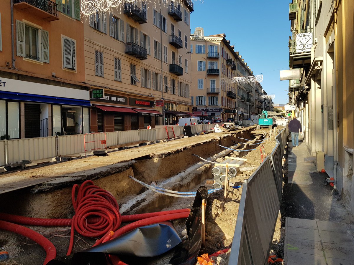 Nice2030_actu's tweet image. La rue Cassini éventrée 🚧 - mais pour la bonne cause ! #Nice06 #travaux #requalification