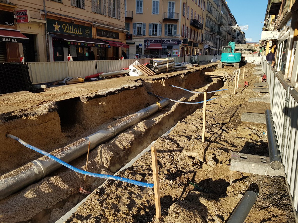 Nice2030_actu's tweet image. La rue Cassini éventrée 🚧 - mais pour la bonne cause ! #Nice06 #travaux #requalification