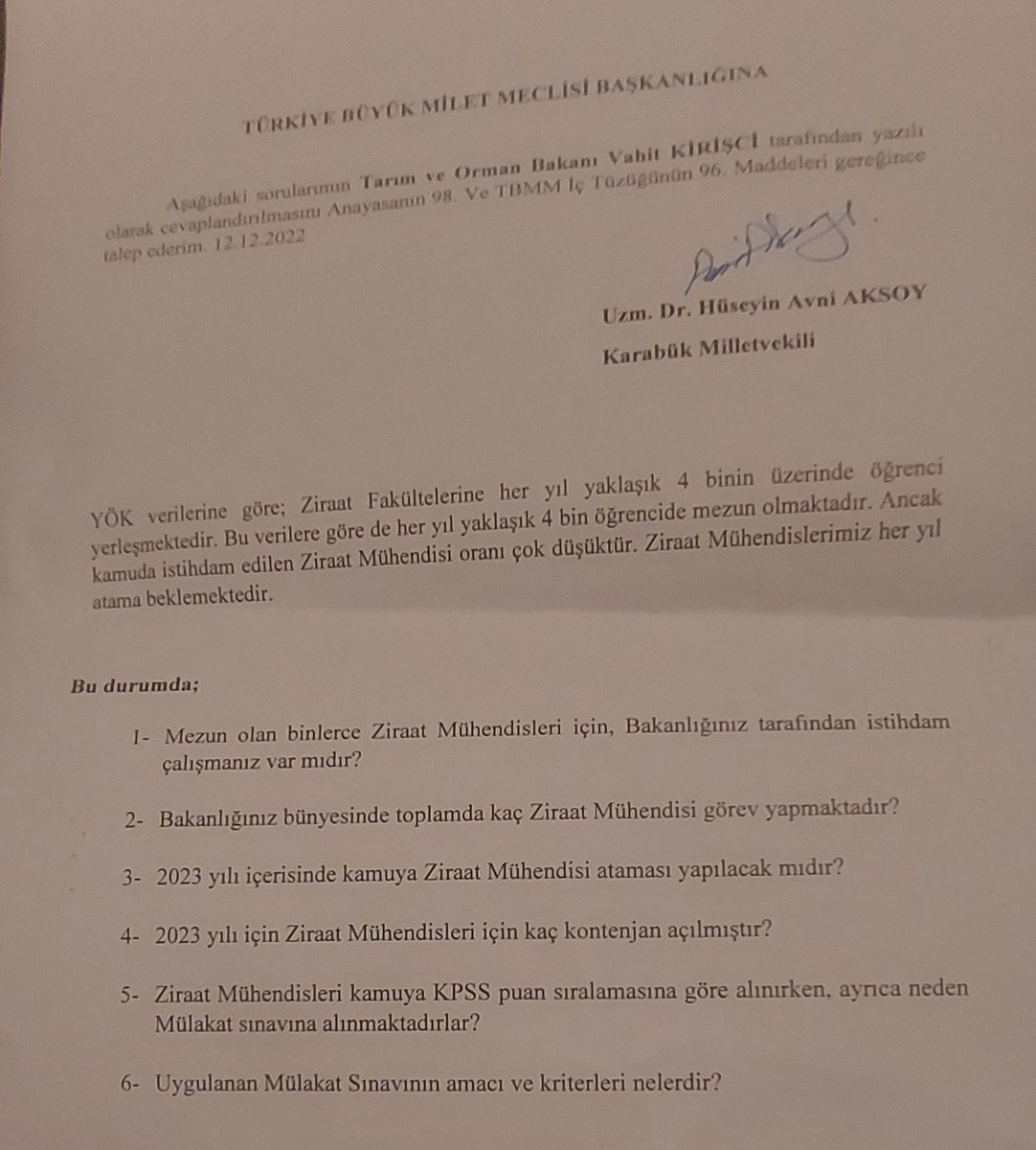 YÖK verilerine göre
Ziraat Fakültelerinden her yıl yaklaşık  4 binin üzerinde Ziraat Mühendisi mezun olmaktadır
Ancak kamuda istihdam edilen Ziraat Mühendisi oranı çok düşüktür 
Sayın Vekilimiz <a href="/dr_h_avniaksoy/">Hüseyin Avni Aksoy</a> 
 Sayın <a href="/VahitKirisci/">Prof.Dr.Vahit Kirişci</a> ye sordu.

<a href="/vekilince/">Muharrem İNCE</a>
#ZiraatMüh15BinTarima 
👇