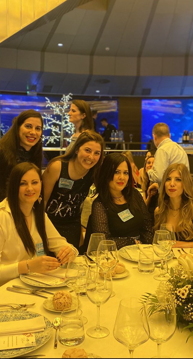 Afrodita_112's tweet photo. Gran noche con mis compañeras sois las mejores @CLINICAATENEA #cenaAtenea https://t.co/LhOnREVdgq