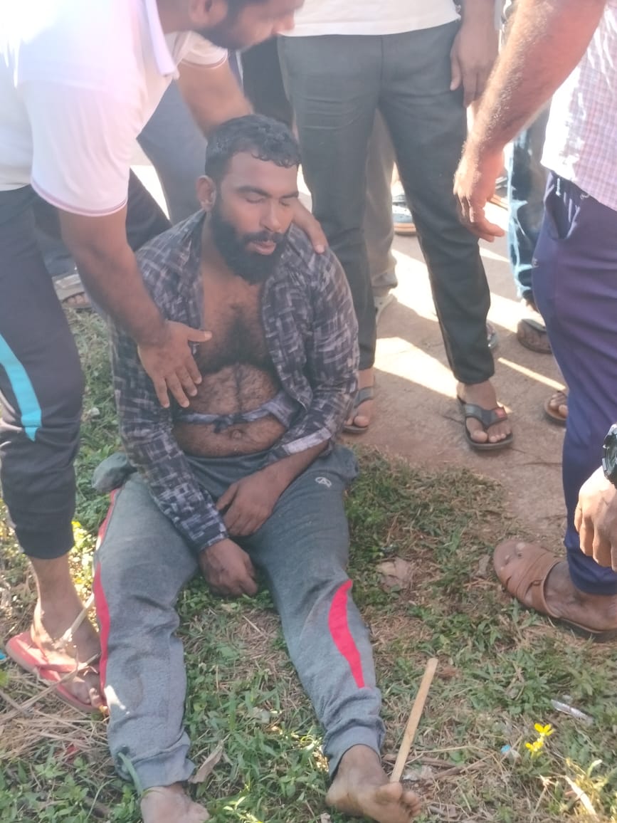 Shaad_Bajpe's tweet photo. #Mangalore: 7th Immoral policing reported from Kerekadu Mulki today. Dawood a resident of Koppal Haleyangadi was brutally beaten up by Sanghparivar members. https://t.co/dN2HWBvkIE