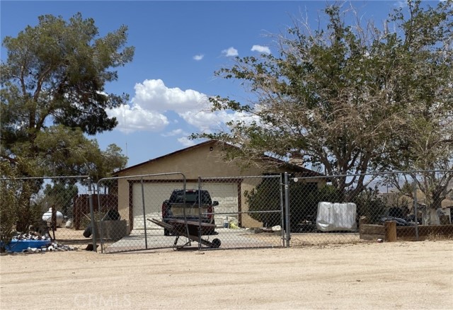 RealtorReginaP's tweet photo. Price lowered by $25,000 - 23560 Tussing Ranch RD, Apple Valley, CA 92308 https://t.co/dulExZfBNn