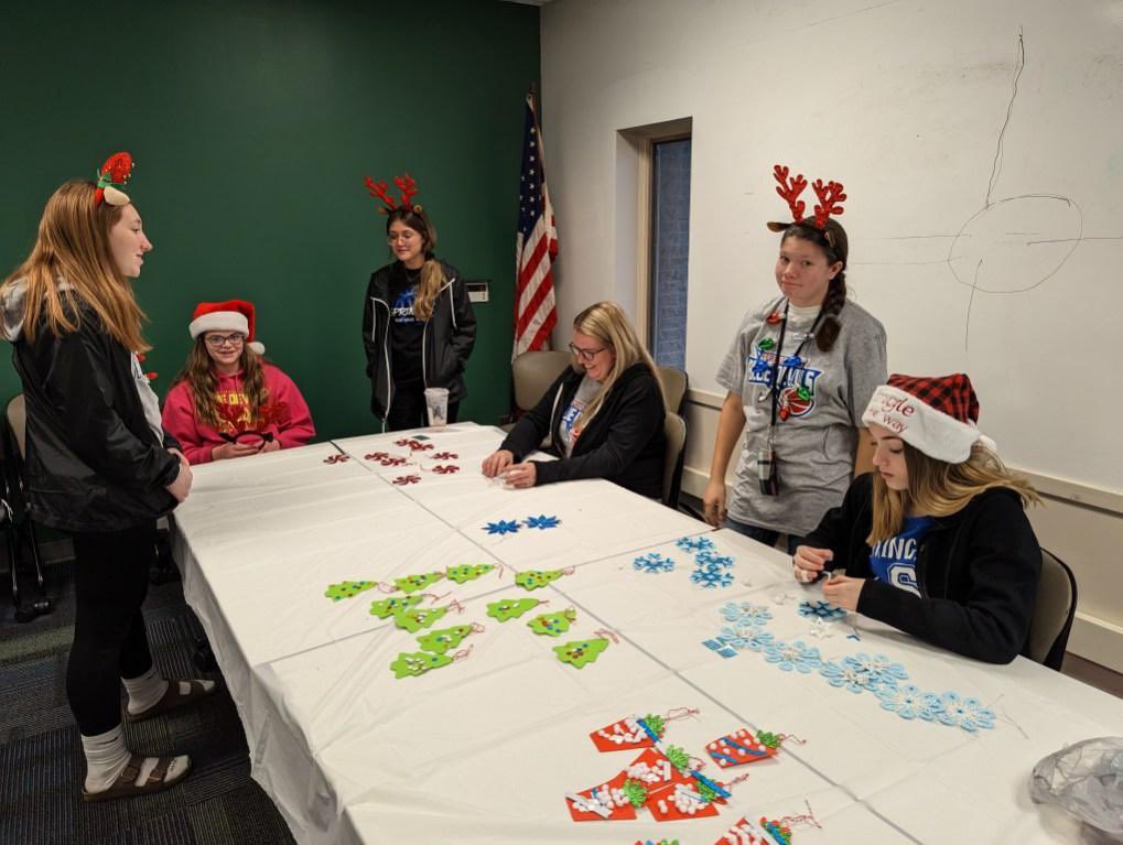 SFLdyDvlsBball's tweet photo. Our players volunteered their time at Cops with Coats! The girls had a wonderful time spreading holiday cheer!
ππ§₯β€οΈπ https://t.co/TzPOYsHcgU