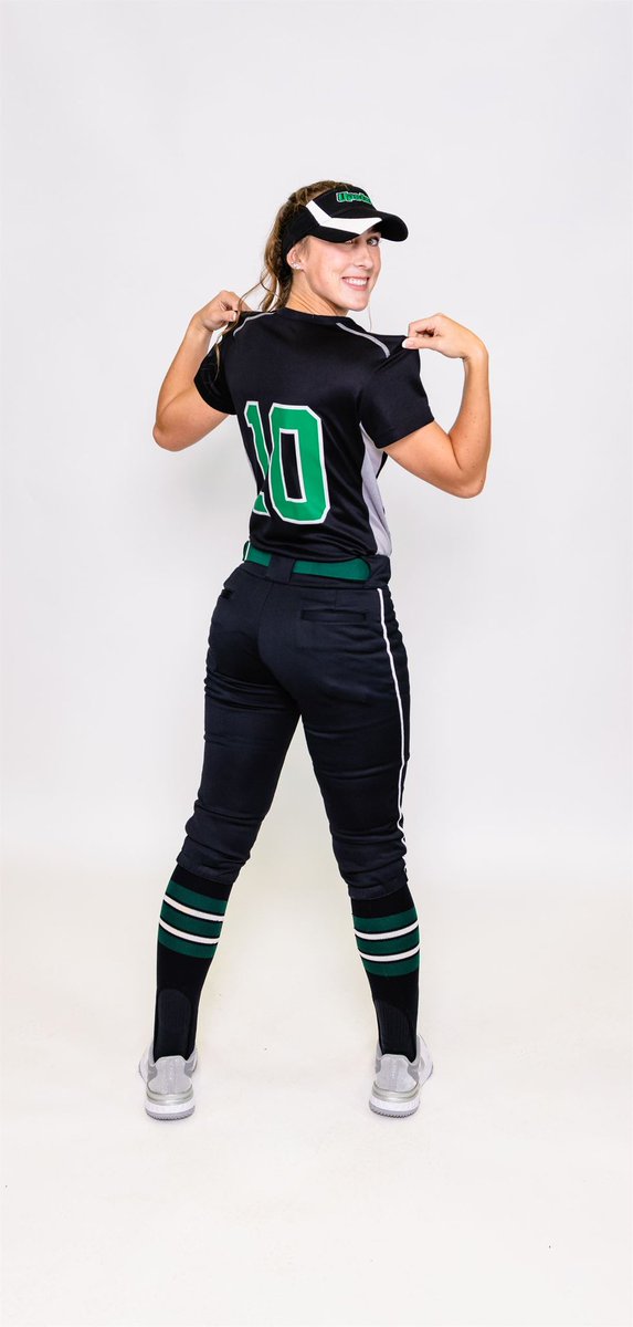 green is the new black 💚🖤 #sophomoreszn #year2