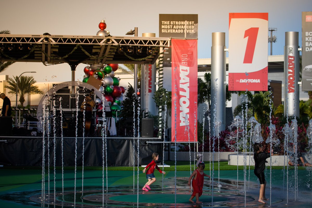 Today is the last Wonderland at ONE DAYTONA event of the year. 🎄 Make this weekend special with FREE family fun! Today’s event will feature a tribute to your favorite elves, Buddy & Jovie. Activities begin at 3 PM. Learn more: onedaytona.com/events-calenda….