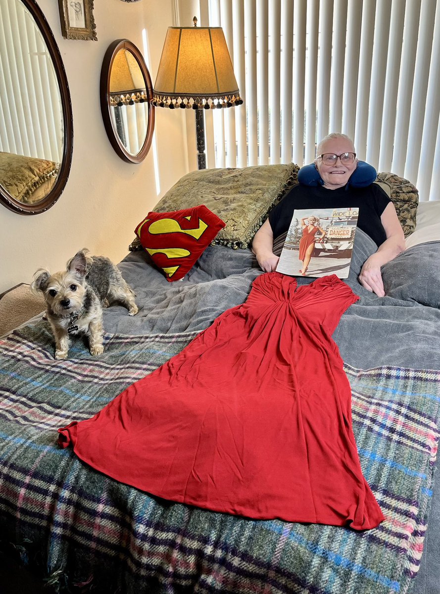 I have Parkinson’s Disease. Here I am with the dress I’m auctioning. There’s other memorabilia available too. Please bid. Auction ends tomorrow. You will be helping with my continued care. Thank you all for the support!❤️💛💜
Retweet!
julienslive.com/auctions/catal…