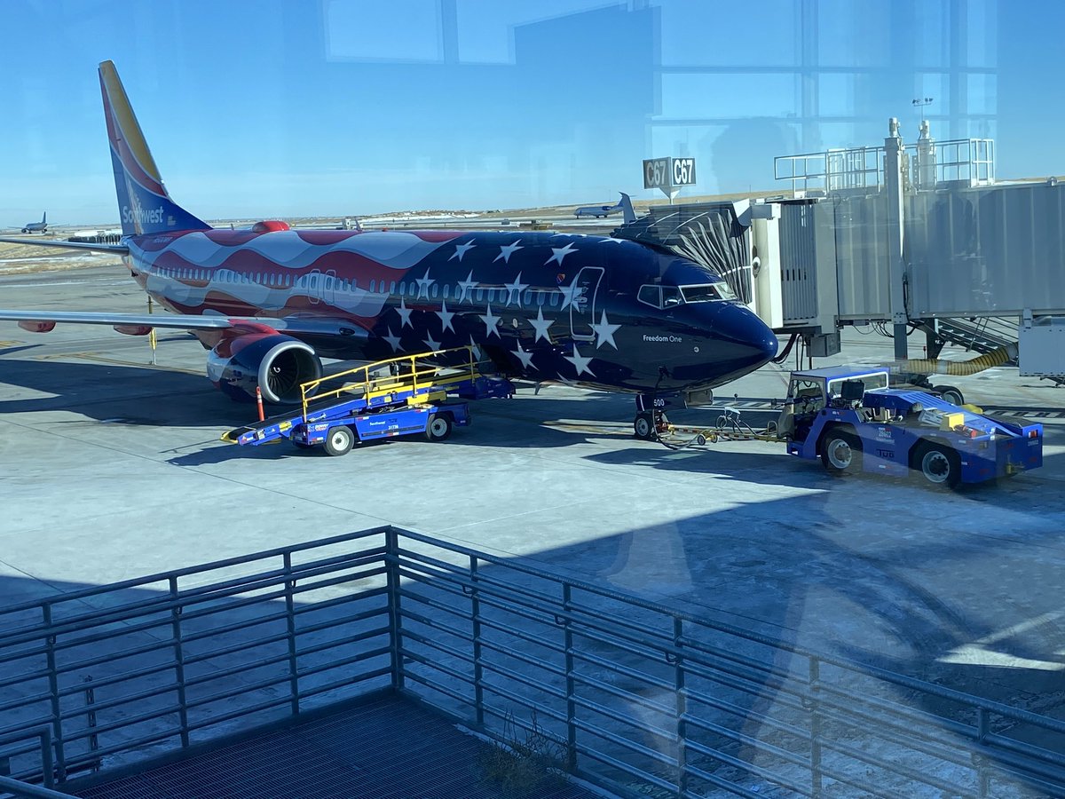 RobertH9628's tweet photo. This beauty @DENAirport https://t.co/rvQPJl8Acu