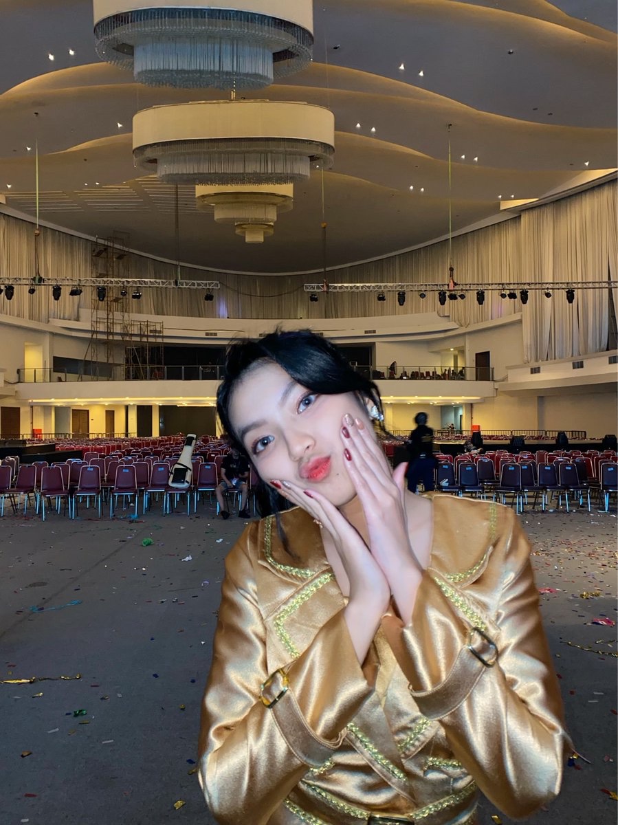 _shaniagracia31's tweet image. #JKT4811thAnnivConcert 🚀