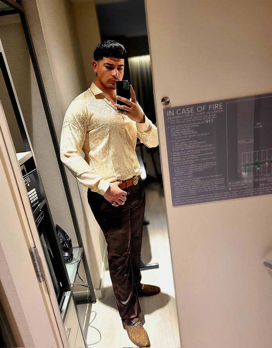 PHATPAPAJUNE's tweet image. How u think i smell ?