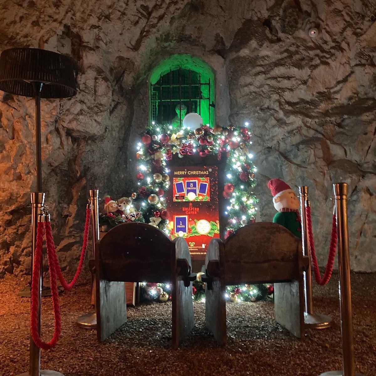 TheBestBooths's tweet photo. What a day we’ve had down a secret cave with Santa and his Elves. 

#christmas #magicmirror #photobooth #makingmemories #santa https://t.co/nRQcKy0oe4