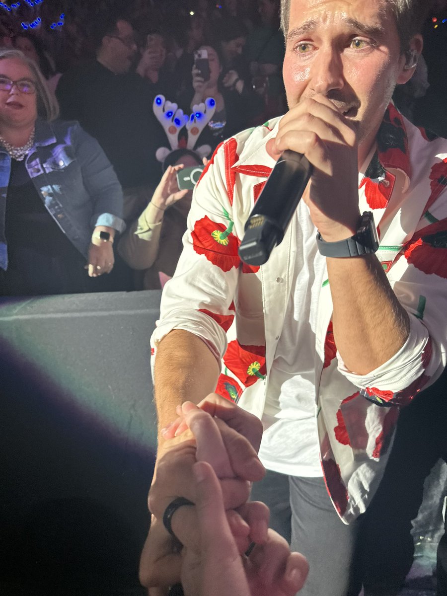 megand1603's tweet photo. I will never recover, thank you for the most amazing night!! @bigtimerush @jamesmaslow @iHeartRadio @933FLZ #jingleballtampa https://t.co/mPnRu9jxIY