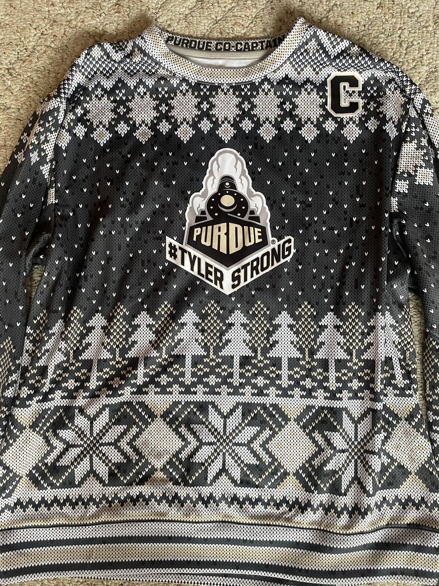 theTylerTrent's tweet photo. Looking to get in touch with the person who gifted our family with these amazing sweatshirts in 2018!🎄 If you see this or someone who knows does pls message us! Thank you!!! 💛 https://t.co/3Pu2MLal7b