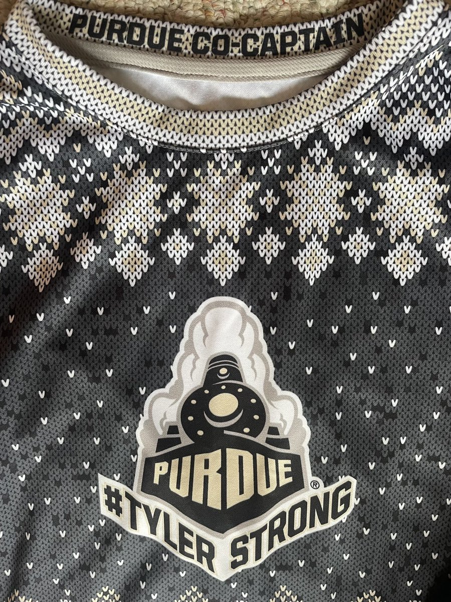 theTylerTrent's tweet photo. Looking to get in touch with the person who gifted our family with these amazing sweatshirts in 2018!🎄 If you see this or someone who knows does pls message us! Thank you!!! 💛 https://t.co/3Pu2MLal7b