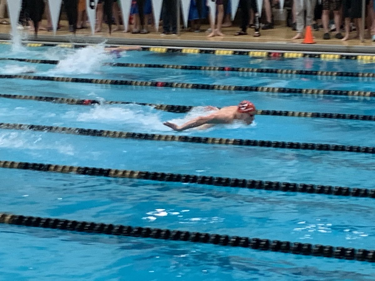 Nate Germonprez takes the Men’s 200 IM with a new meet and pool record of 1:47.68, breaking his time from 2021 #knightinvite #nebpreps