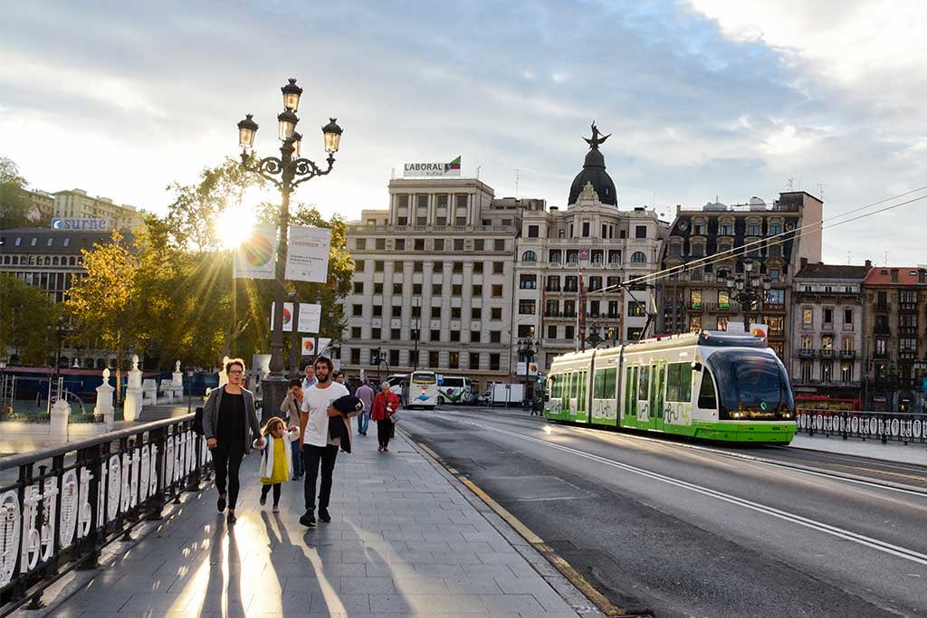 bilbao_udala's tweet photo. 🅱️ World’s Best Cities 2023, el ranking de los 100 mejores destinos urbanos del mundo para vivir, trabajar, invertir y visitar ha ubicado a Bilbao en la 76ª posición tras escalar 15 puestos en la clasificación general respecto al informe anterior ➕ https://t.co/v4XzgbMNQZ https://t.co/0aa2TnhvaP
