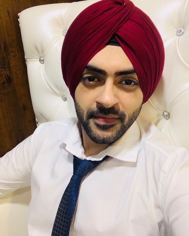 karan_chhabra's tweet photo. Its a special feeling when you tie a Turban on your head !
.
.
.
#turbanator #turbanandbeard #turbanstyle #turbanlover #turbanlovers #turbanrespect #turbanstyles #punjabimen #punjabiturban #punjabiactor #pollywoodartists https://t.co/AFvTh1OSES