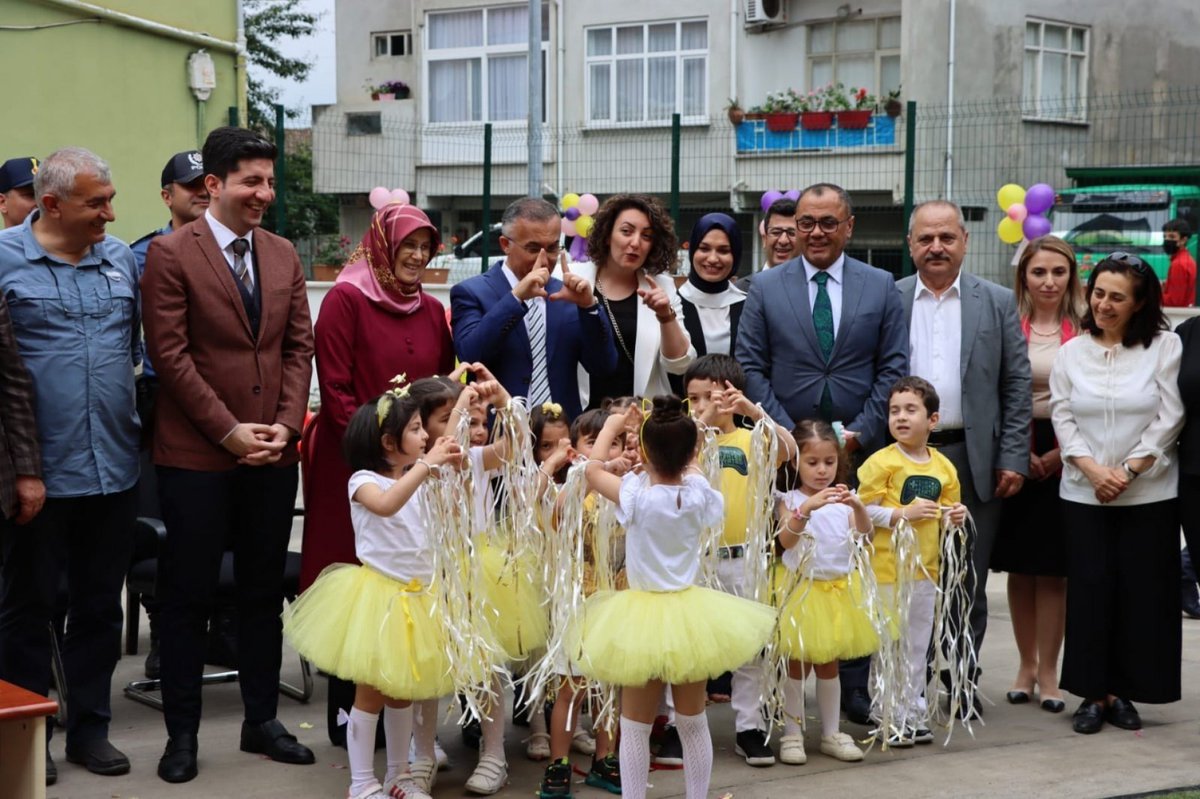 emen_engin's tweet photo. Rize’de okul öncesi eğitimde 5 yaş okullaşma oranı 1 yılda %60,24’ten %99’a yukseldi.Anaokulu sayısı. 23'ten 35’e ulaştı.Ayrıca temel eğitim okulları ve kapalı köy okulları bünyesinde"Köy Yaşam Merkezi" adı altında 35 yeni ana sınıfı açıldı.@tcmeb @fehmirasimcelik @RizeVali https://t.co/zq3EWS2WGc