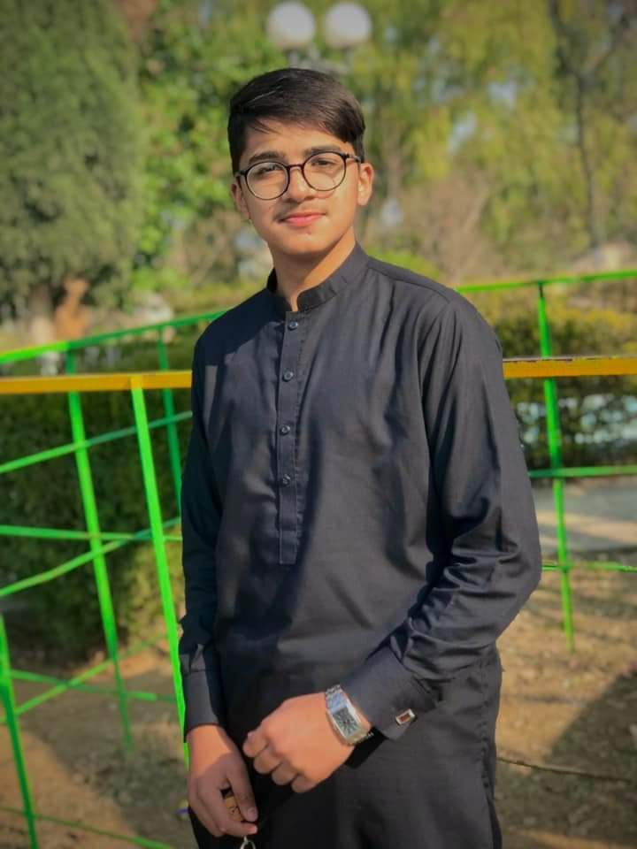 Pakistanitop15's tweet photo. I'm top boy bottom boy and girl contact me i'm in muscat https://t.co/E5y43WrkDz