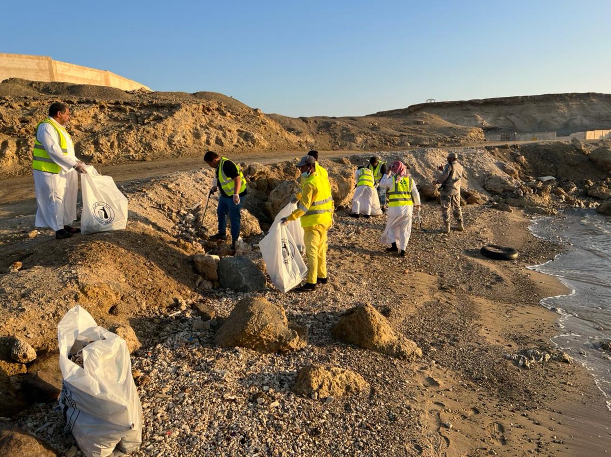 شارك متطوعين ومتطوعات فريق #الوجه التطوعي التابع لجمعية تبوك للعمل التطوعي بالتعاون مع قيادة حرس الحدود بفعالية تنظيف شواطيء وازالة مخلفات وذلك ضمن فعاليات  #يوم_التطوع_السعودي_والعالمي 
<a href="/TabukVAs/">جمعية تبوك للعمل التطوعي</a>
#العمل_التطوعي