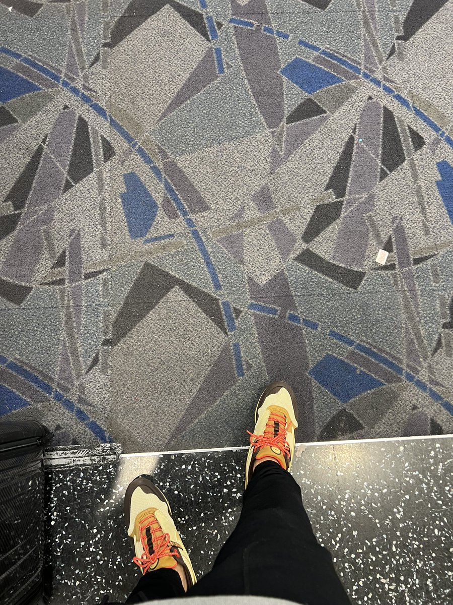 BEAR GRILLZ on Twitter "Vegas did not disappoint on the ugly carpets."