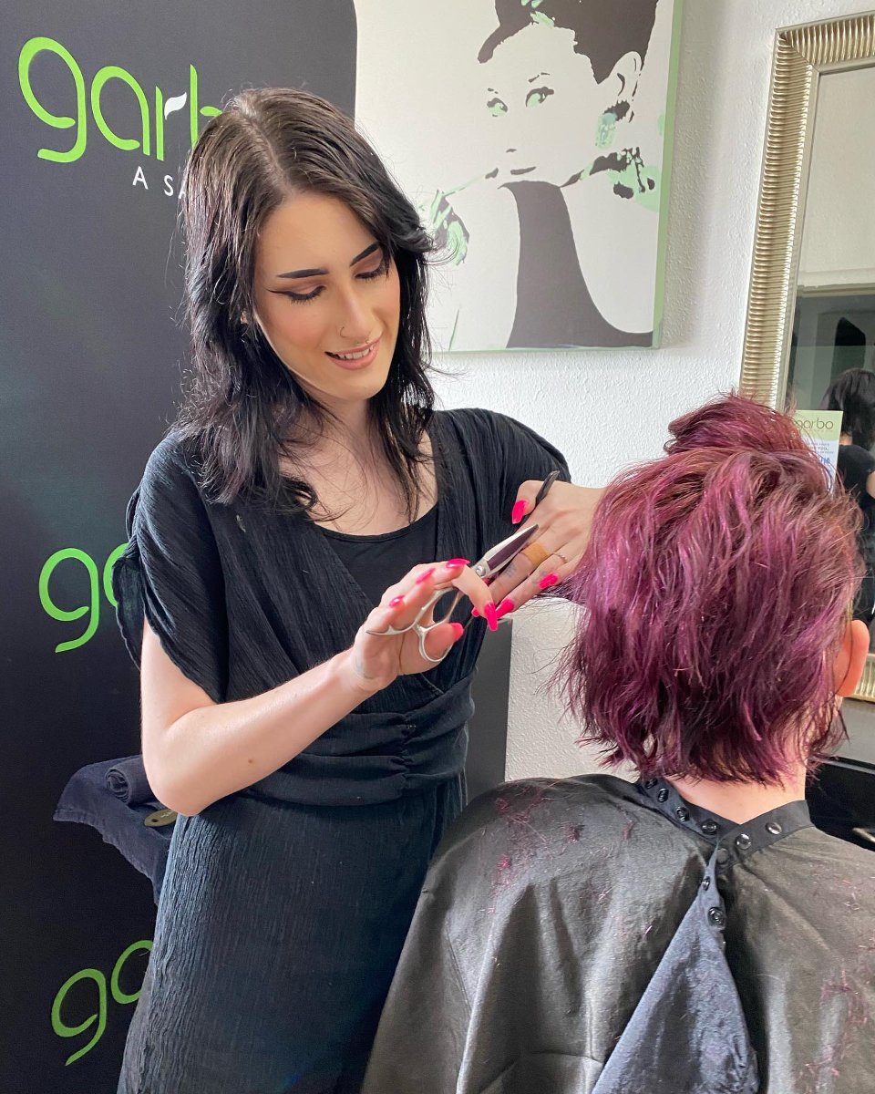 GarboSalon's tweet photo. Looking to try something new for the holidays? Our team of experienced stylists is ready to work their magic. #austinhair #austinhairstylist #austinhairsalon #austintexas #austintx #nowhiring #downtownaustin #veganhaircare https://t.co/OGH7hAuVHS