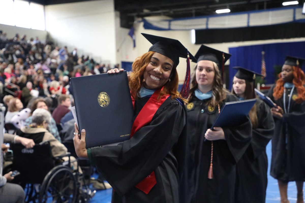 francismarionu's tweet photo. Students from the School of Education and College of Liberal Arts received their degrees during this morning's Commencement ceremony.

#fmugrad2022 #fmugrad #fmu2022 https://t.co/AMOOVVReMw