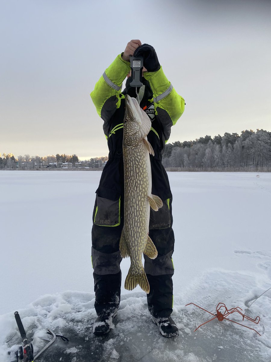 Gurkan_OW's tweet photo. Ice fishing with the homies https://t.co/BMcVvmQiGi