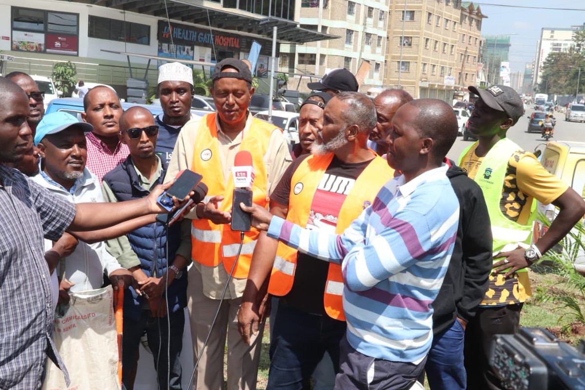 MuhsinHussein74's tweet photo. Cleaning and greening eastleigh and creating job for the Kamukunji Youth. Thank you @MPyusufhassan our MP for supporting #GoodTrash @ahmednasirlaw @Asmali77 @KTNNewsKE @K24Tv https://t.co/3K4JOTM51A