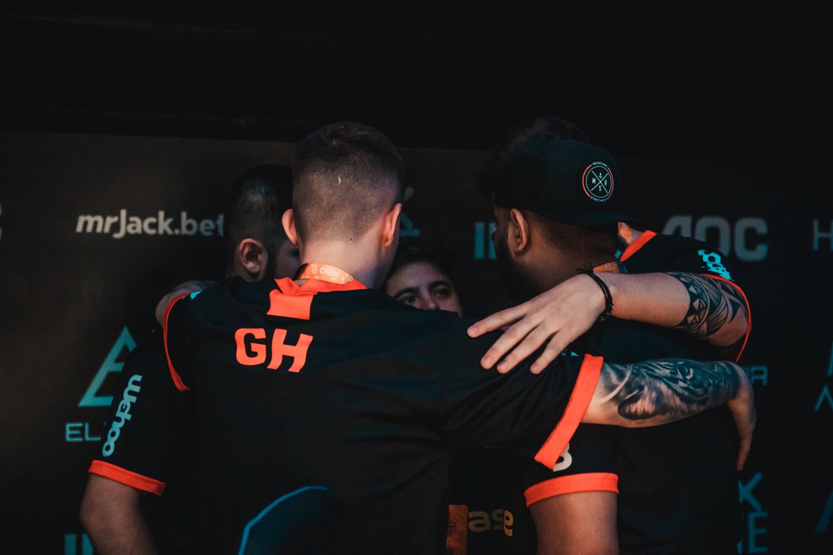 crashersgg's tweet photo. Hoje nos despedimos da nossa line-up de CS:GO.

Desejamos muita sorte e sucesso na jornada de vocês, muito obrigado por tudo! 🦊 https://t.co/kU8rFqZAwD
