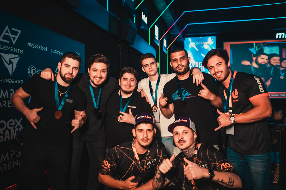 crashersgg's tweet photo. Hoje nos despedimos da nossa line-up de CS:GO.

Desejamos muita sorte e sucesso na jornada de vocês, muito obrigado por tudo! 🦊 https://t.co/kU8rFqZAwD