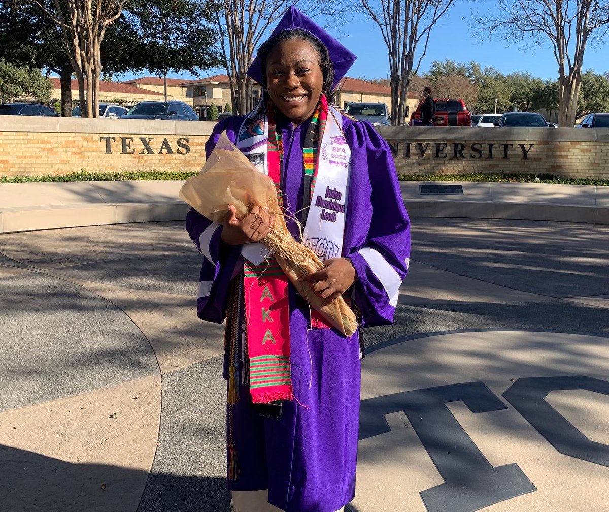 Congratulations to Soror Jaden Lewis!! Good luck on your next adventure in New York City💗💚👩🏾‍🎓 #keepingupwithkl