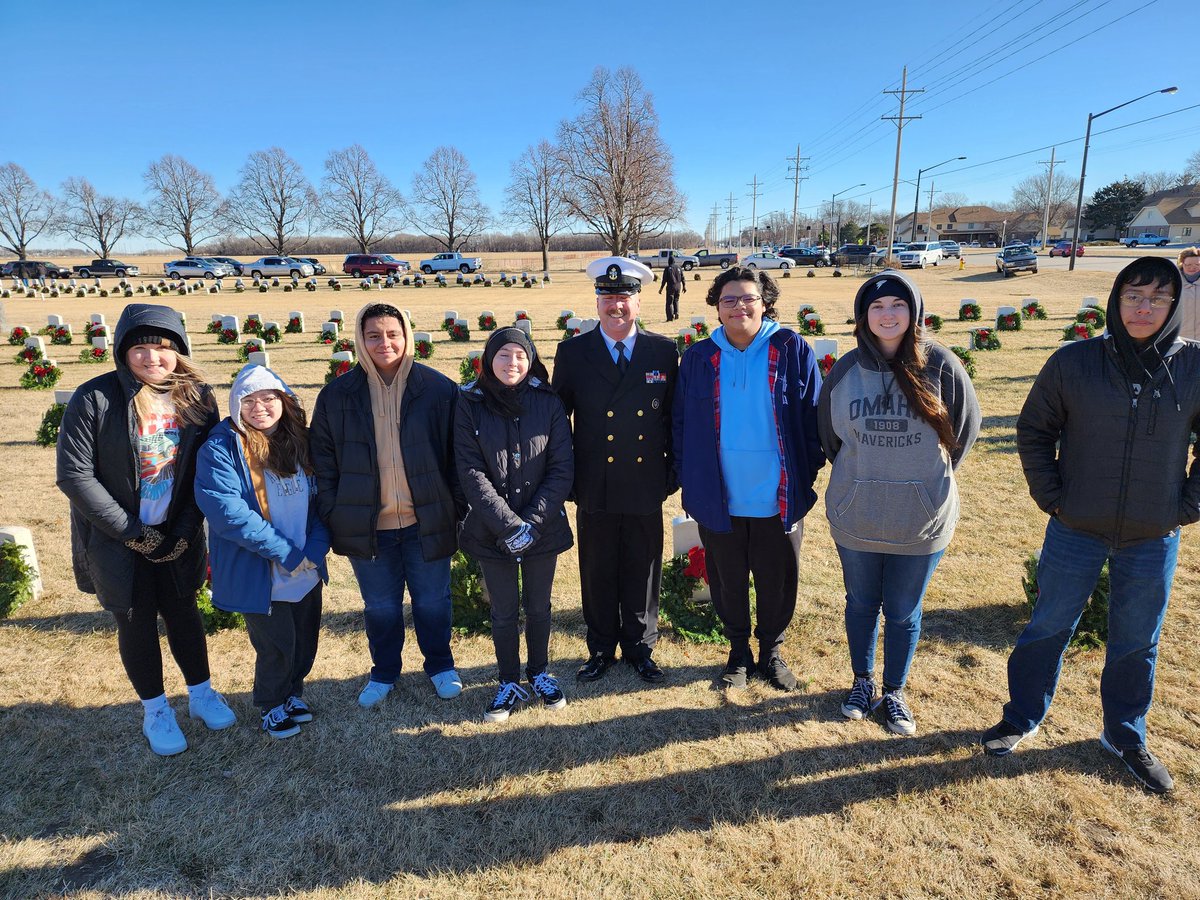 It was an honor to be able to partake Wreaths Across America with a member of the US Navy, so thankful for our freedom ❤️💙 <a href="/GIPublicSchools/">GIPS</a> <a href="/NebraskaFBLA/">Nebraska FBLA</a>