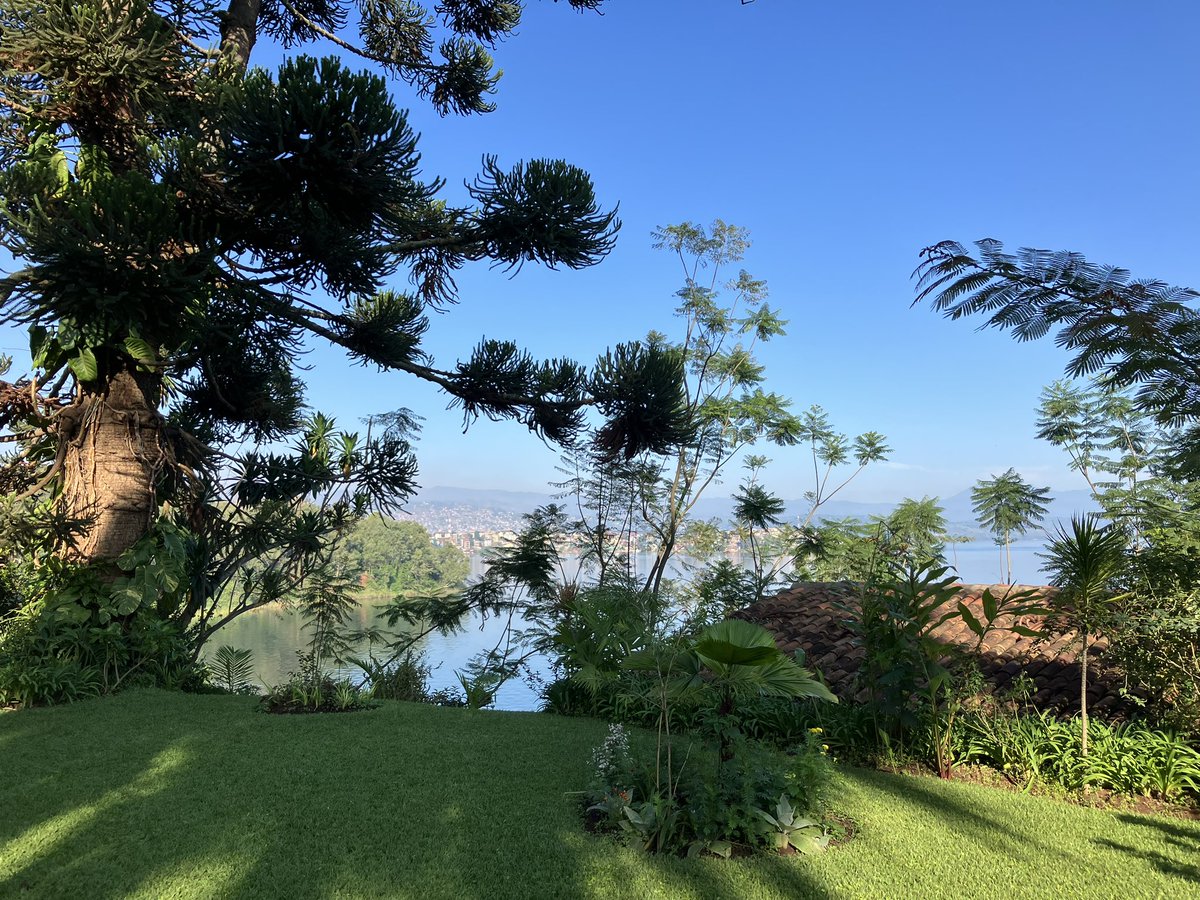AmbSuisseRDC's tweet photo. Aksanti sana et au revoir #Bukavu 🇨🇩. Et surtout merci beaucoup 🙏 de l’accueil chaleureux à toute l’équipe du Bureau de la Coopération Suisse 🇨🇭 @SwissDevCoop en République démocratique du #Congo, basés dans la « ville verte » sur la rive sud-ouest du lac #Kivu. 
🇨🇩🤝🇨🇭 https://t.co/6ganQhSgog