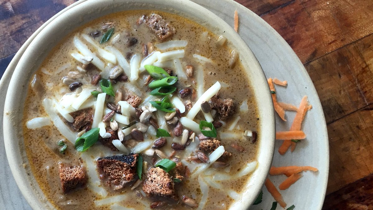 Rainy Day = Soup Day 🤤

Take a break from your holiday shopping and stop in at Heartwood for a hearty bowl of soup 🧡 

We also sell gift cards and Heartwood merchandise — perfect for gift giving! 

#HappyBirthdayHeartwood #Vegan #Vegetarian #Halifax