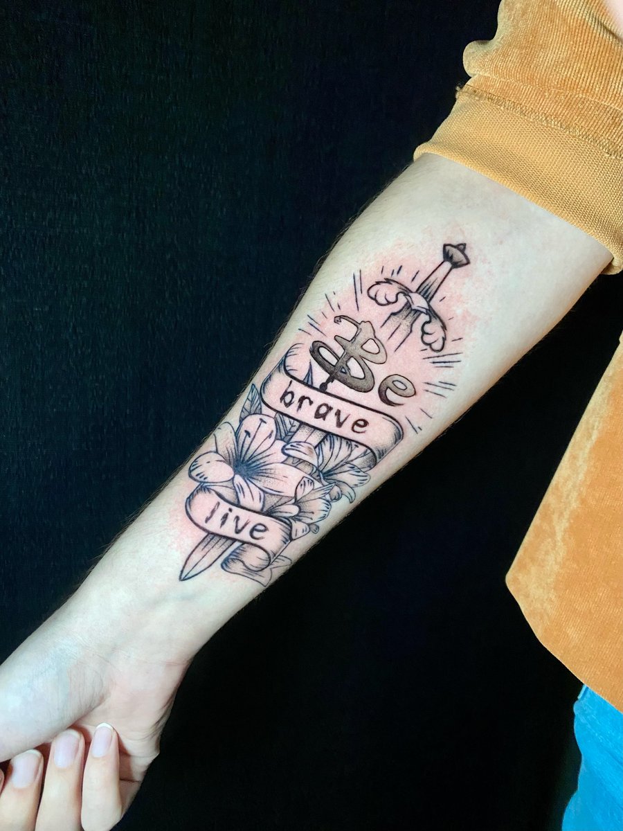 _Amelyse's tweet photo. Here you gooooo !
Yes, Buffy-themed ! Of course.
BUT.
It's mostly a message of transition, rebirth, strength and courage against depression.
Already have so many ideas for more \o/
#MyFirstTatoo https://t.co/xjelNP5FN4