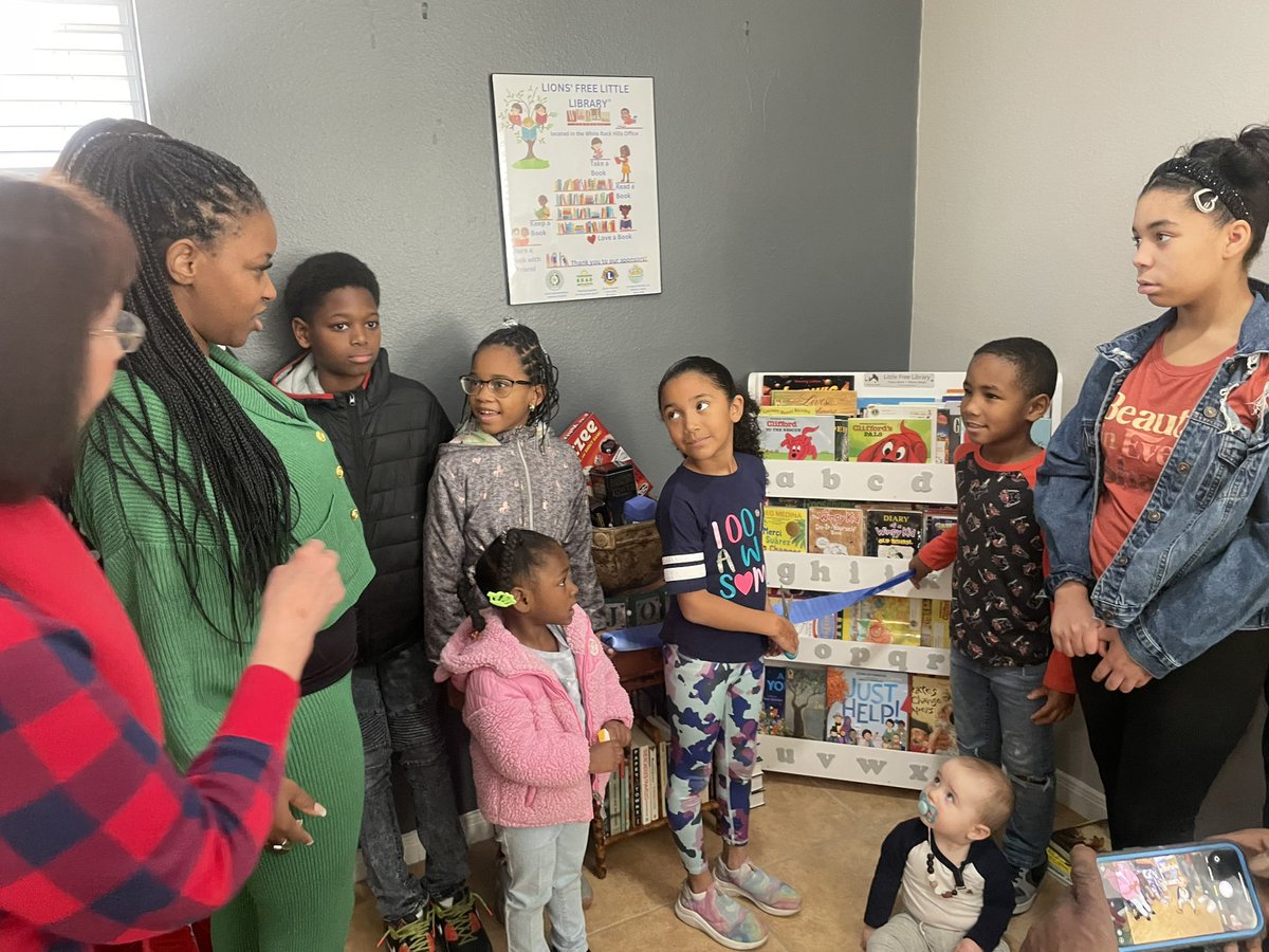 JasmineForUS's tweet photo. Say hello to the new Little Free Library, in the heart of HD100!

@LtlFreeLibrary has already changed so many lives for the better, and I’m excited to see the great effect this will have on the district. When we increase accessibility &amp; our kids have more options, everybody wins. https://t.co/QSYqUhk5eQ