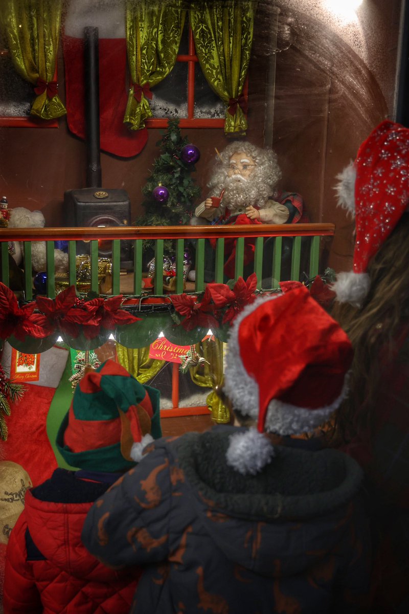 DrMattStroh's tweet photo. Another great family memory made on board @WorthValley with this yearโs Santa train #ElfExplorer. Mrs S is now in her 30th year on board ๐
๐ป๐๐
๐ป https://t.co/szZaWwoTw4