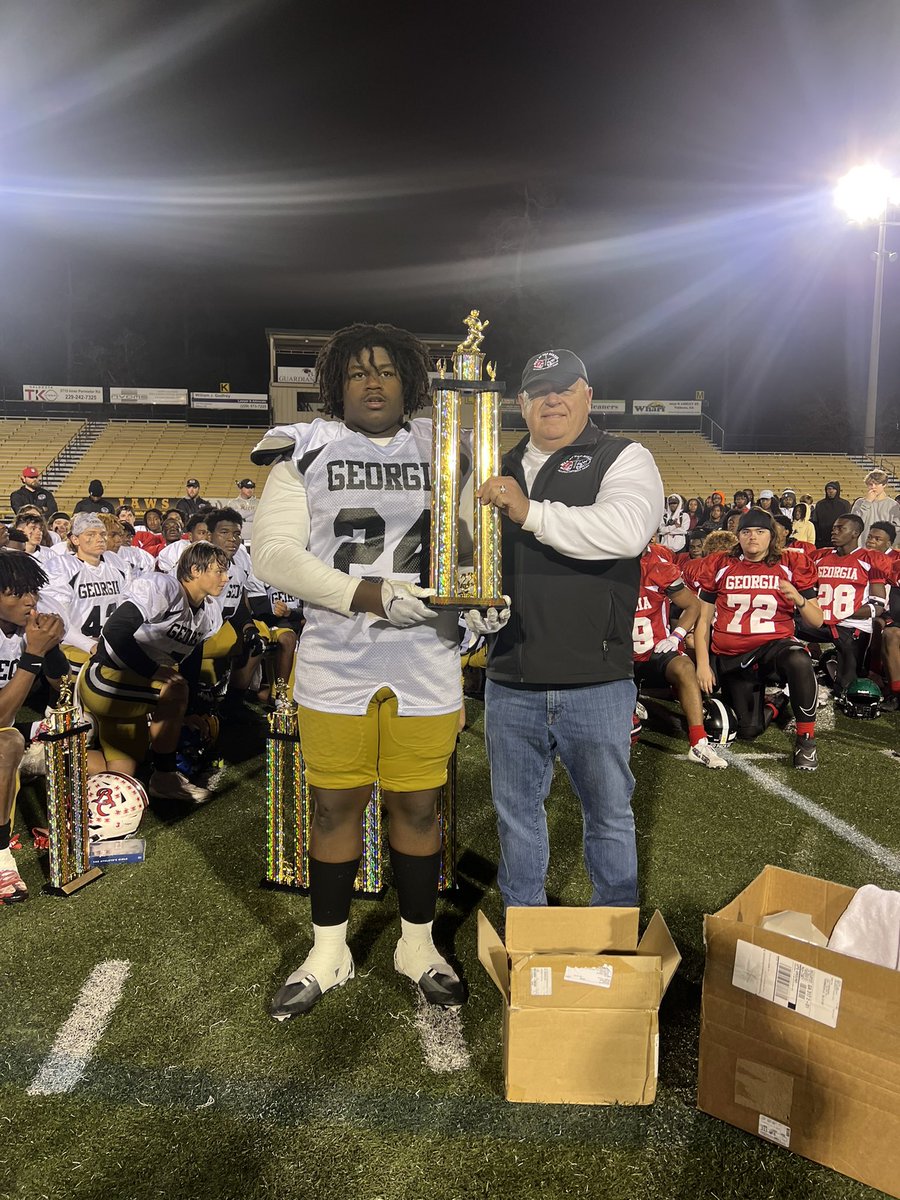 East vs. West All-Star Game Awards! EAST AWARDS🏆 Offensive MVP: Antwain McDuffie @MoneymanA5 Defensive MVP: Saveon Cason @SayCason23 ZJ Lewis Heart of the Champion Award: Jayden Battle @jayybattle @coffee_trojans @BCTROJANFB @LHSvikingsFB