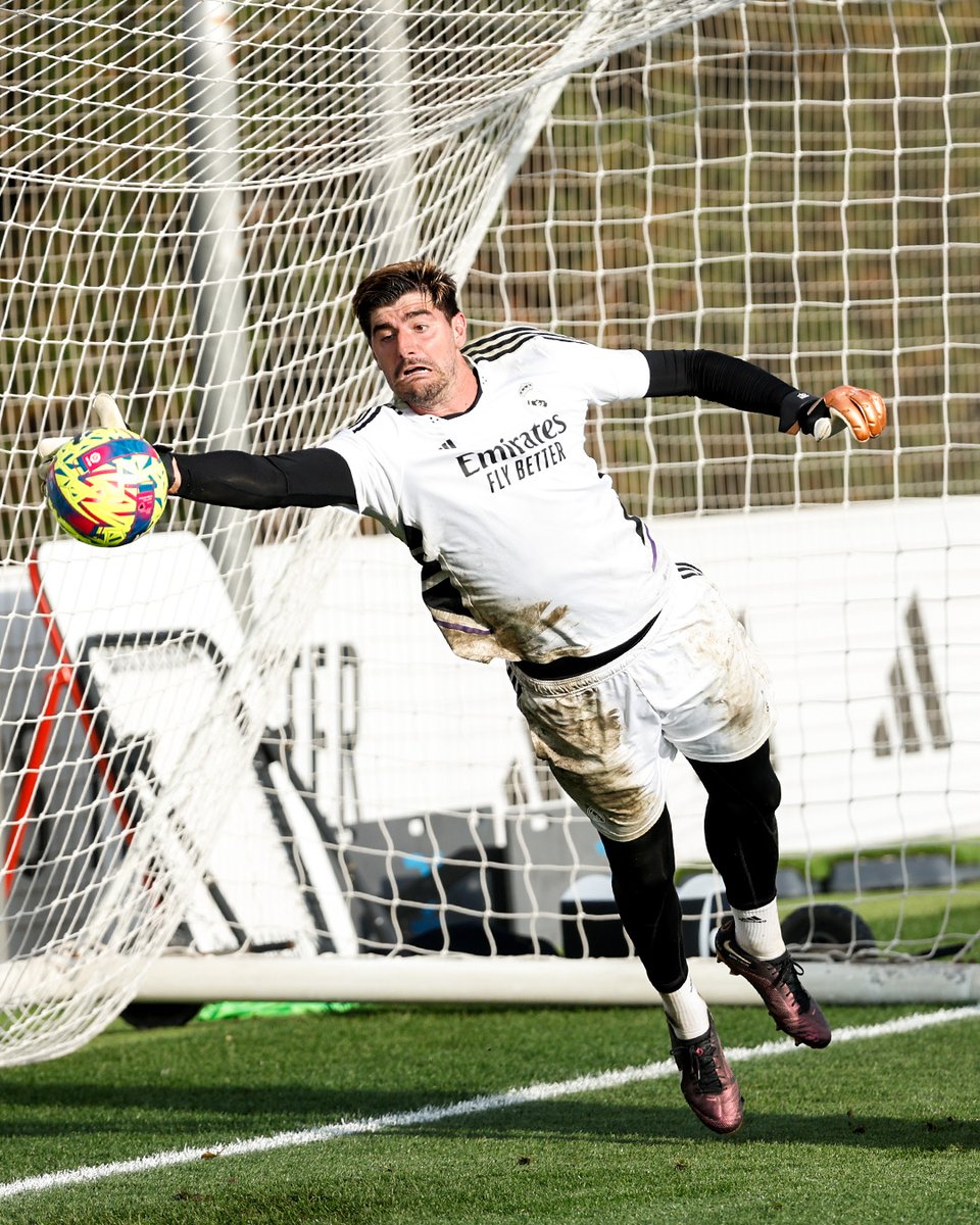 realmadridarab's tweet photo. ⚡ @thibautcourtois ⚡ https://t.co/bt5OXOBBK0