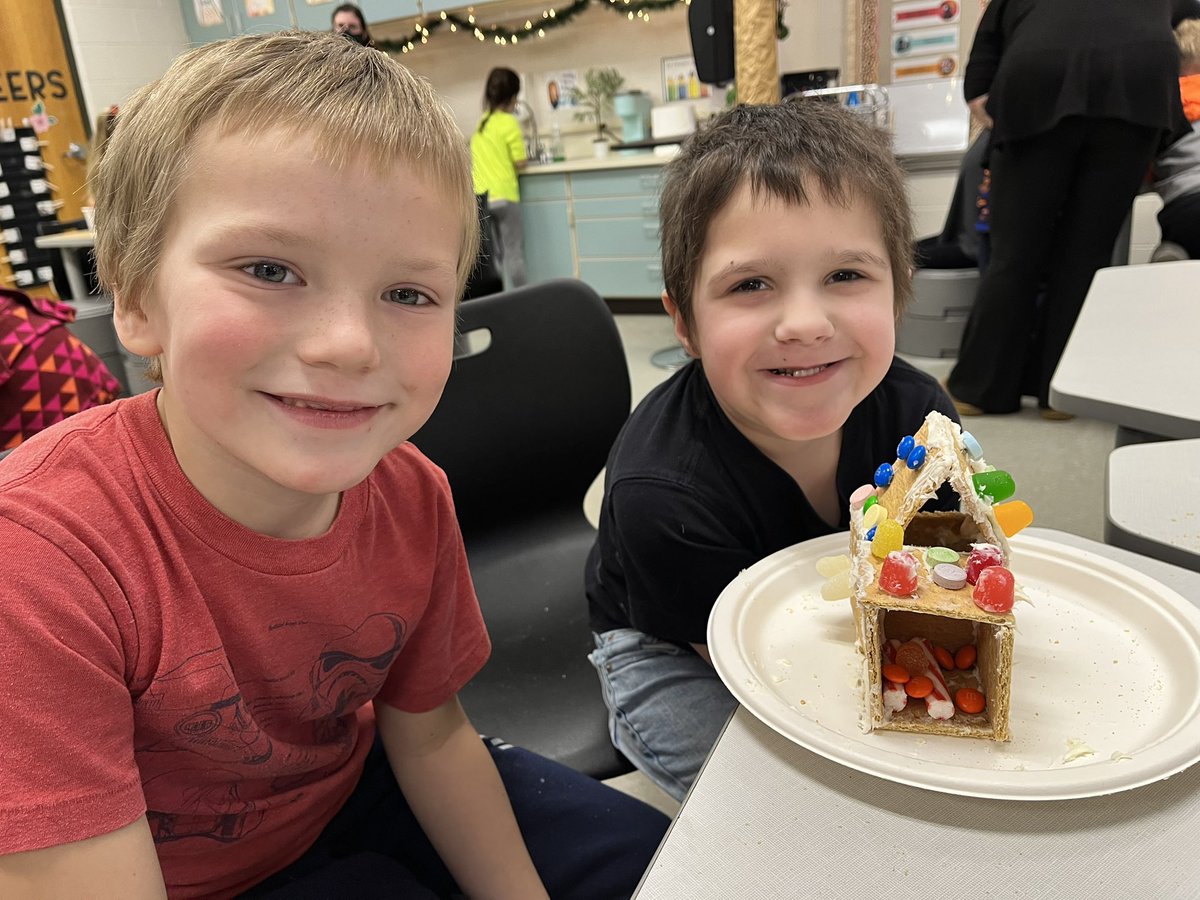 Engineers worked as a team to create the ultimate gingerbread house! Sounds easy, but creating is hard. The icing was too thin, the house caved in, the decorations wouldn’t stick…but we learned how to solve problems in creative ways and persevere! #OakFlatProud #BSSDProud