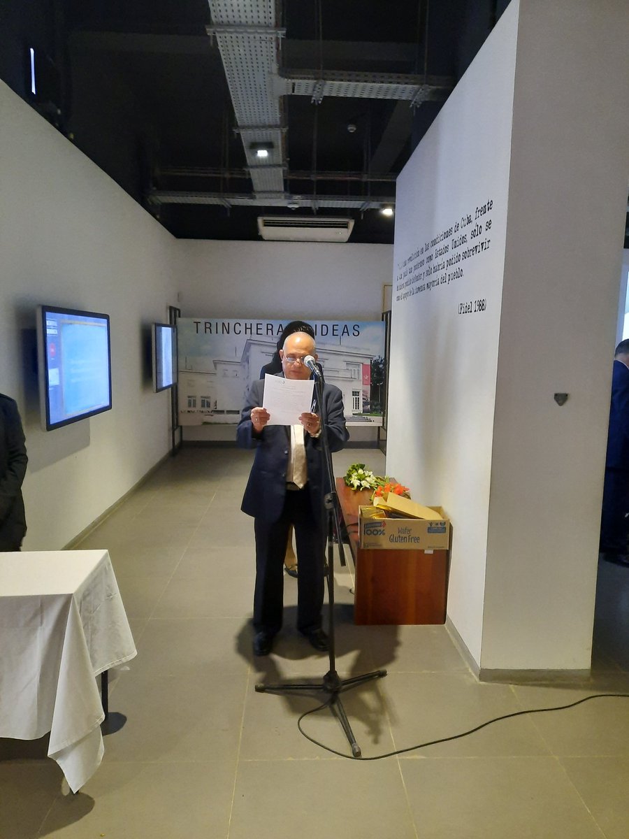 Ayer fue 1 día especial, pues firmé junto a los míos d <a href="/ETECSA_Cuba/">ETECSA</a> en #Artemisa el #CodigoDeEtica de los Cuadros del Estado Cubano. Orgullo de mí equipo, de ese q asumimos aquella tarea 1 día, guiados por el ejemplo y constancia d <a href="/NapolesYury/">Yury Vargas Nápoles</a>. Un Abrazo <a href="/TaiaLopezP/">Taía López Pírez</a> <a href="/taniavel76/">Tania Velazquez</a>