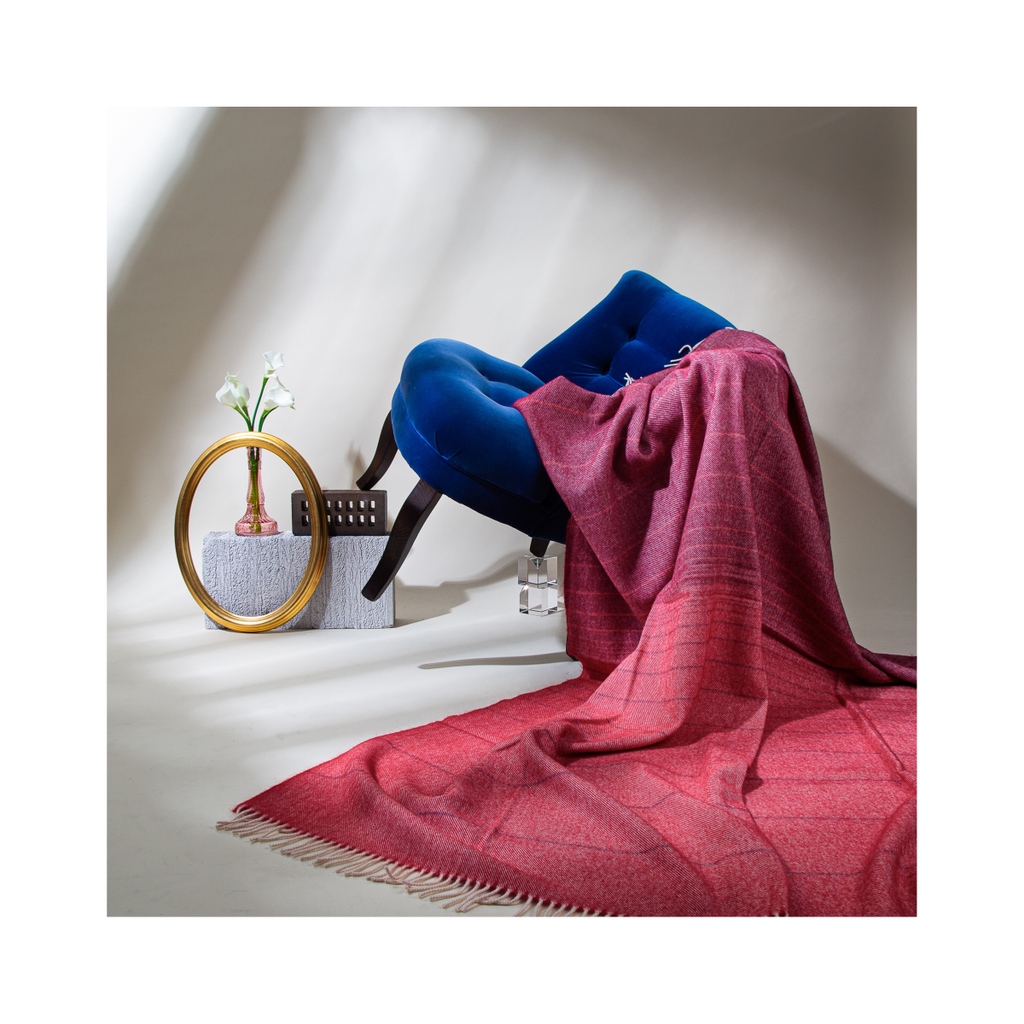 The perfect throw for the one who loves red 😍!

heating-and-plumbing.com/collections/br…

#stylemyhome #decor #alpacawool #red #redblanke #blanket #throw