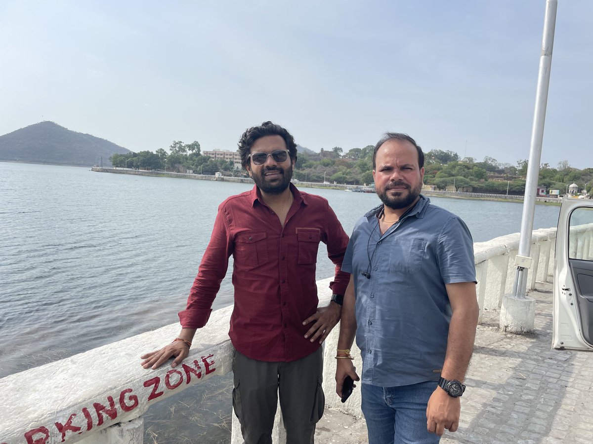 आज थोड़ा भावुक हैं हम … वैसे ⁦<a href="/ashwanindtv/">Ashwani Mehra</a>⁩ कहने को तो बस video journalist हैं पर मेरे वो दोस्त हैं जिनके बिना शायद वो कहानियां जो आपने देखीं सराहीं वो संभव नहीं हो पाती .. अश्विनी इस वक़्त Australia की उड़ान भर रहे हैं .. क्या कहें .. it was a pleasure working with you..