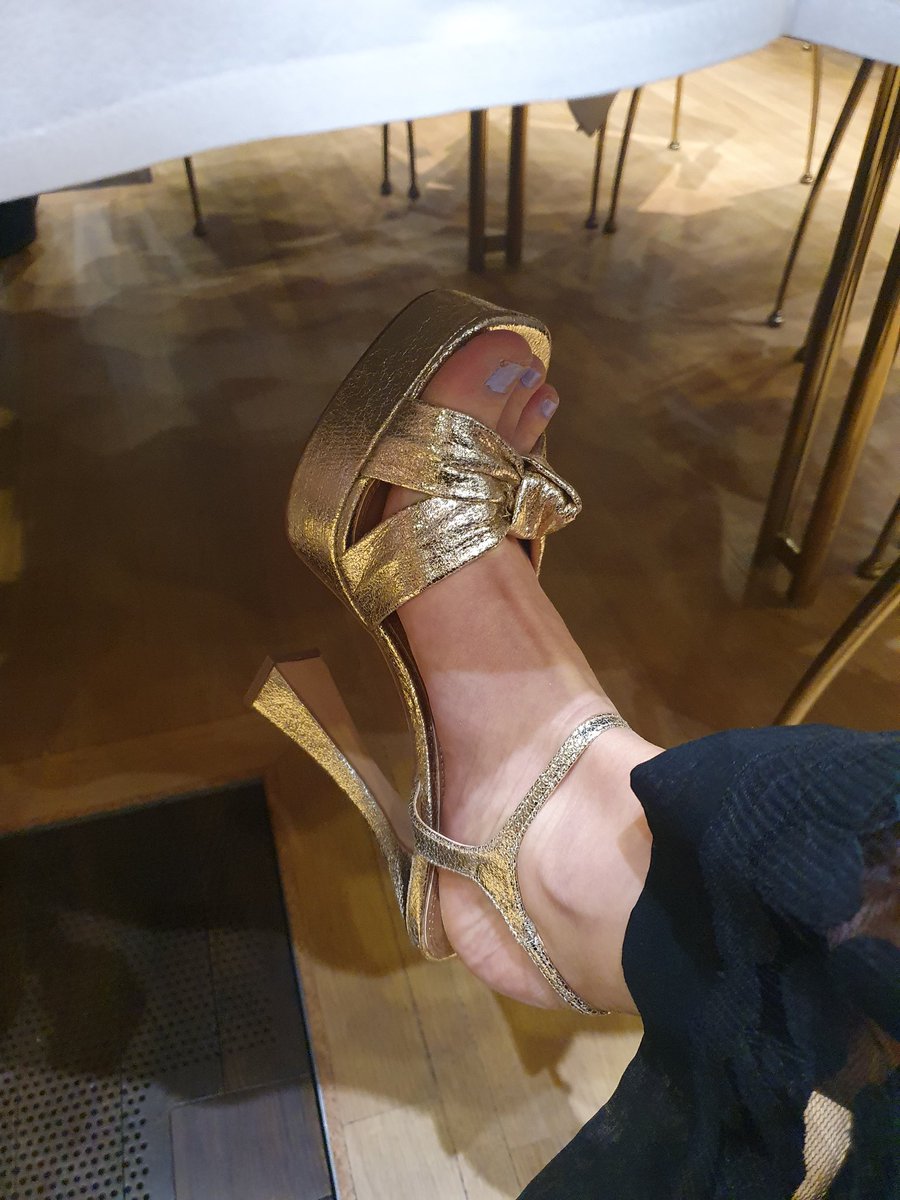 HappyDirtyFeet's tweet photo. #feet #Schuhe #schick #Gala #Füße #onlyfans https://t.co/Sofb6322XK
