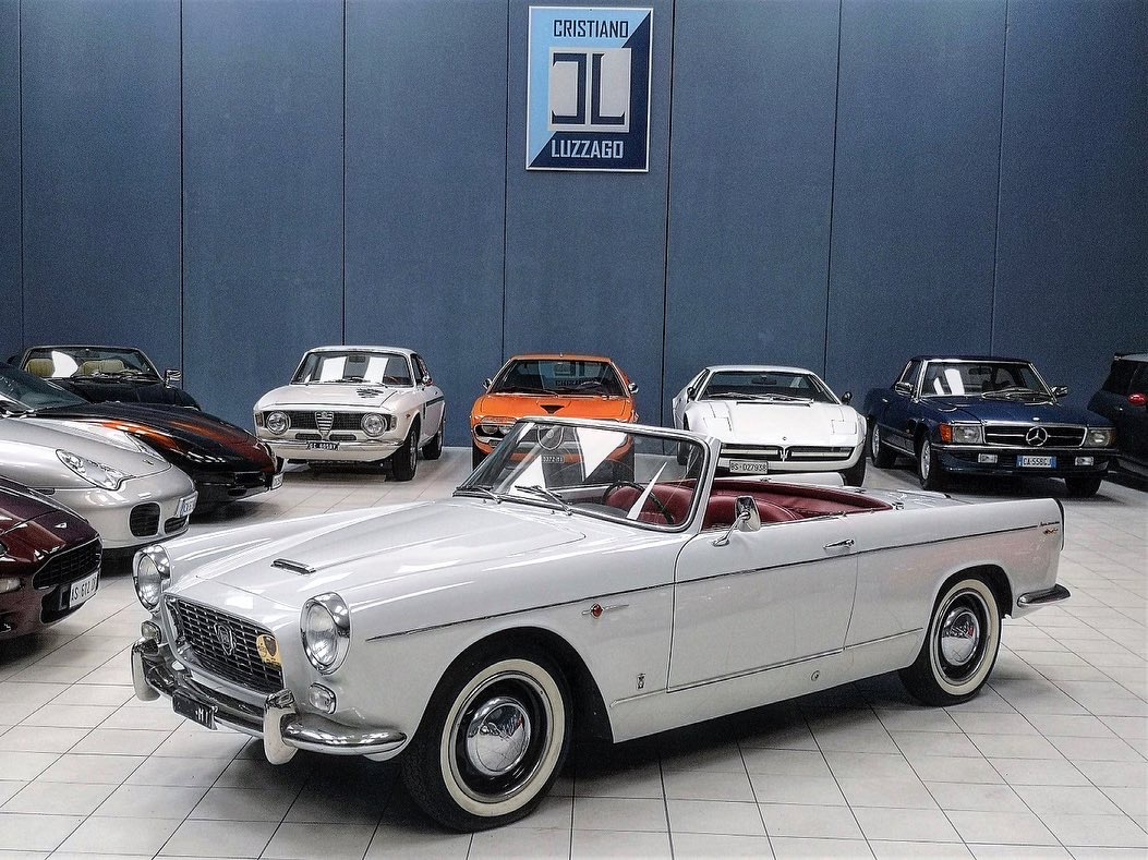 CLuzzago's tweet photo. Lancia Appia Vignale convertibile, esposta alla Blue Room https://t.co/gkP3TFuO1c #classiccars #Lancia https://t.co/iYBnRViTtb