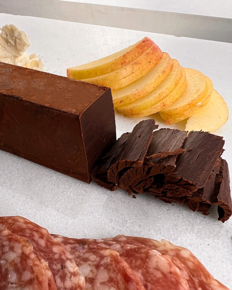 Intrigue Chocolate tweet media