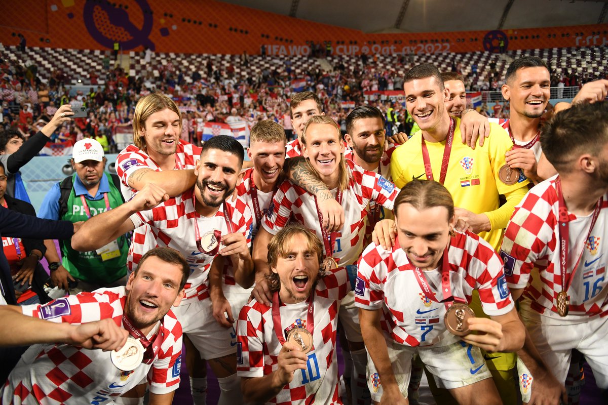HNS_CFF's tweet photo. 6⃣ appearances at the #FIFAWorldCup 
3⃣ medals 🥉🥈🥉

🤯

#Qatar2022 #Family #Vatreni❤️‍🔥 https://t.co/HnlNY7XOGm