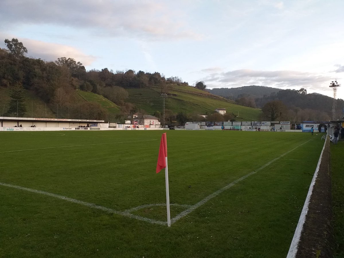 SemeyaStadium44's tweet photo. 🔴🔵 Campo La Veigona ⚽️L.luarcaCF🇸🇪Asturies #futbol https://t.co/hvGzIbpXNn