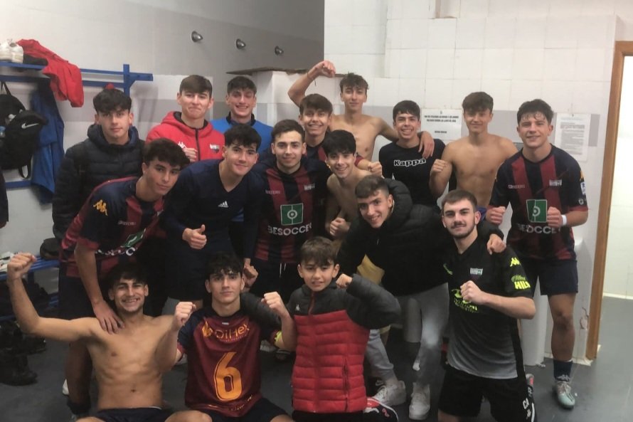 EIGabinete's tweet photo. 🔵🔴CANTERA🔵🔴
➡️ Victoria del juvenil por 3-5 frente al Jaraíz 
⚽ Javi Gil,Reyes,Rubén,Antonio Barrera y Alberto
➡️ Volverán a jugar la segunda semana de enero
➡️ Ventaja amplia sobre sus perseguidores https://t.co/yHpYnxjmrs